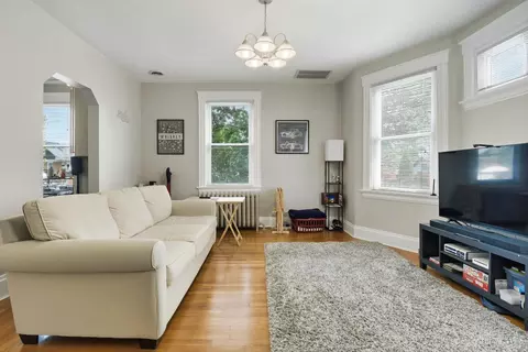 Living - 2786 Markbreit Ave, Cincinnati, OH 45209 photo 4 of 6