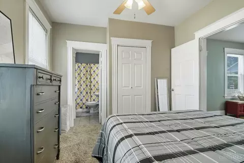 Bedroom - 2786 Markbreit Ave, Cincinnati, OH 45209 photo 2 of 5