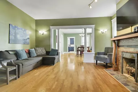 Living - 2786 Markbreit Ave, Cincinnati, OH 45209 photo 2 of 6