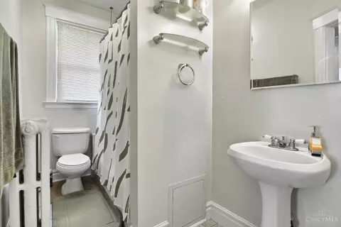 Bath - 2786 Markbreit Ave, Cincinnati, OH 45209 photo 2 of 2