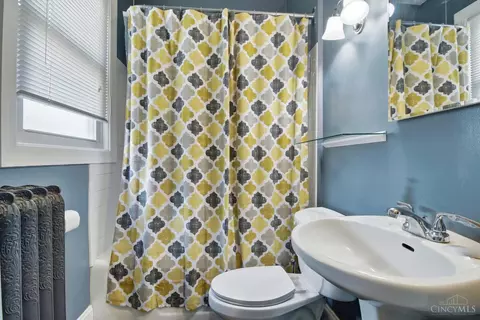 Bath - 2786 Markbreit Ave, Cincinnati, OH 45209 photo 1 of 2