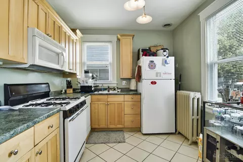 Kitchen - 2786 Markbreit Ave, Cincinnati, OH 45209 photo 6 of 7