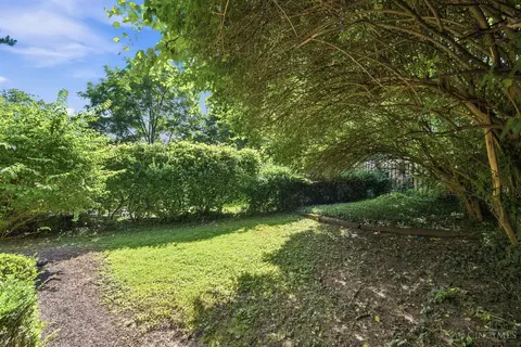 Exterior - 6239 Crestview Pl, Cincinnati, OH 45230 photo 6 of 10