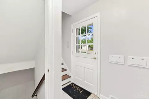 Entry Way - 6239 Crestview Pl, Cincinnati, OH 45230 photo 1 of 3