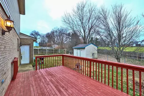 Exterior - 11835 Wincanton Dr, Cincinnati, OH 45231 photo 6 of 9