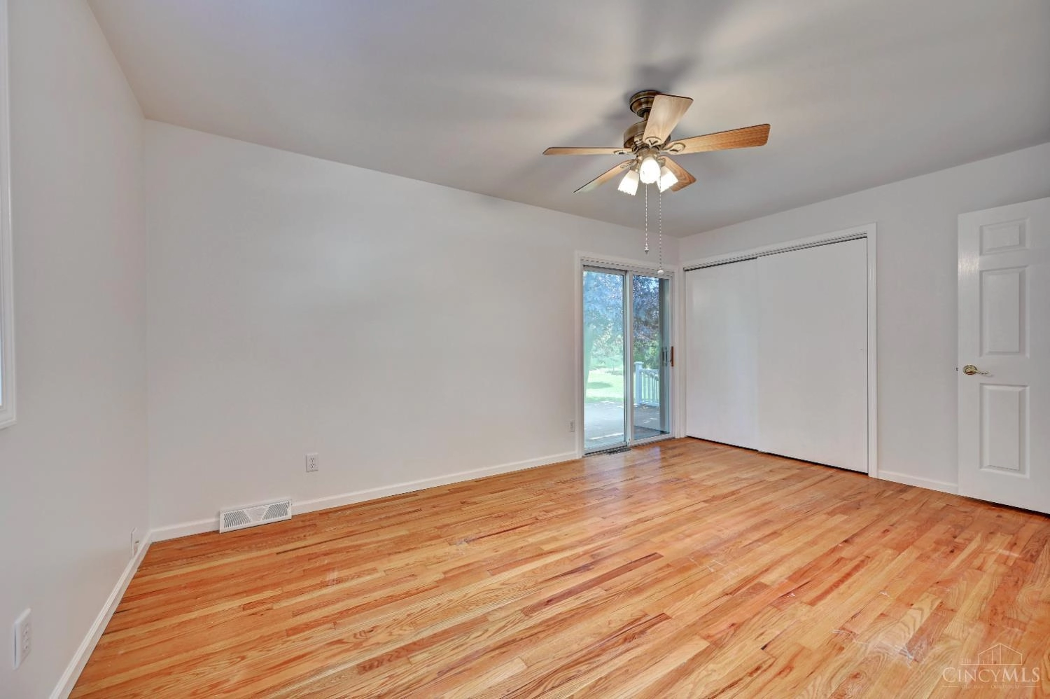 1063 Newcastle Dr, Cincinnati, OH 45231 photo 9