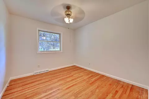 1063 Newcastle Dr, Cincinnati, OH 45231 photo 13