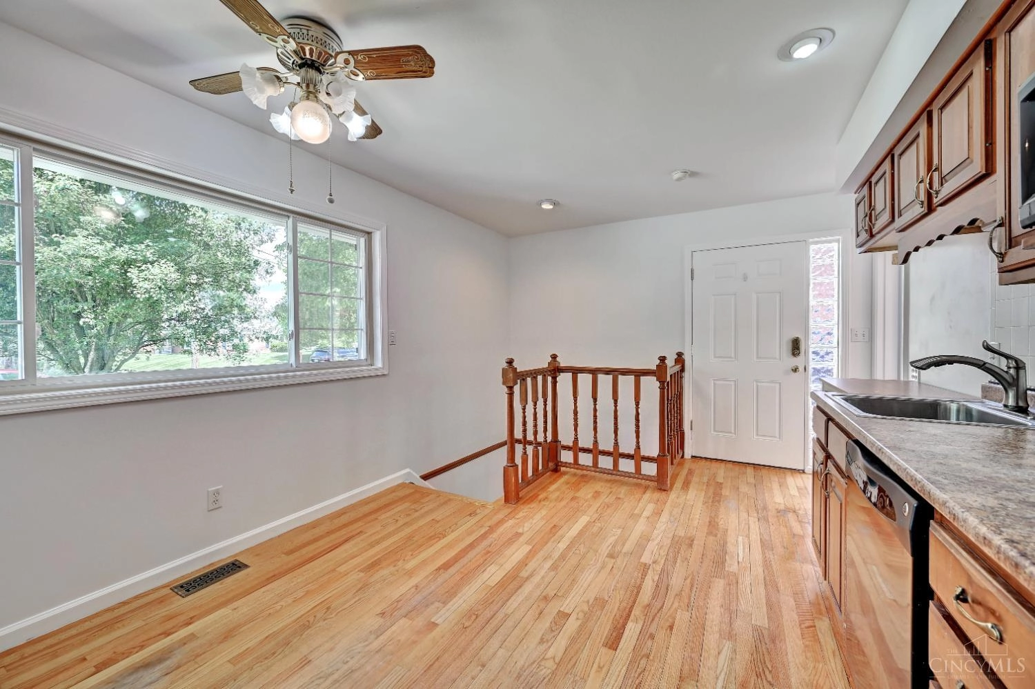 1063 Newcastle Dr, Cincinnati, OH 45231 photo 5