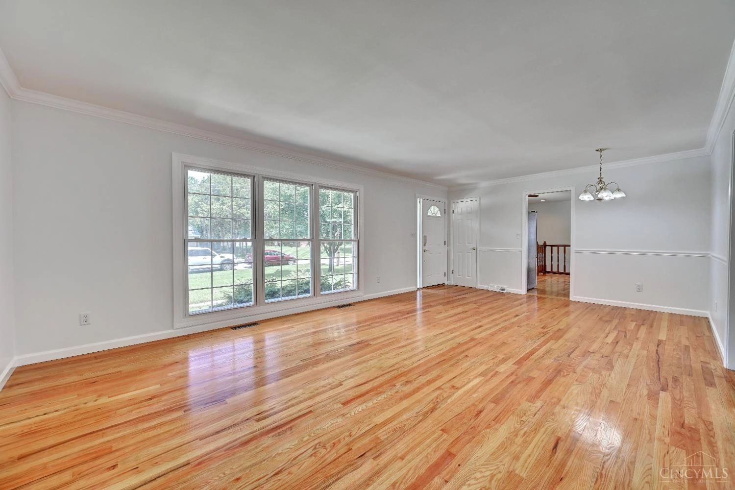 1063 Newcastle Dr, Cincinnati, OH 45231 photo 3