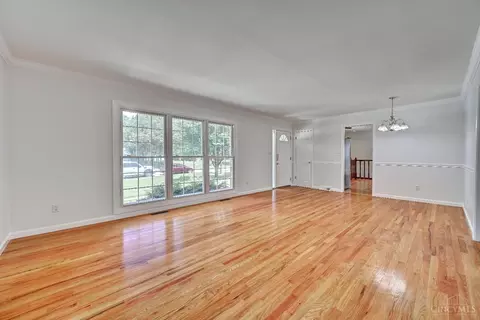 1063 Newcastle Dr, Cincinnati, OH 45231 photo 3
