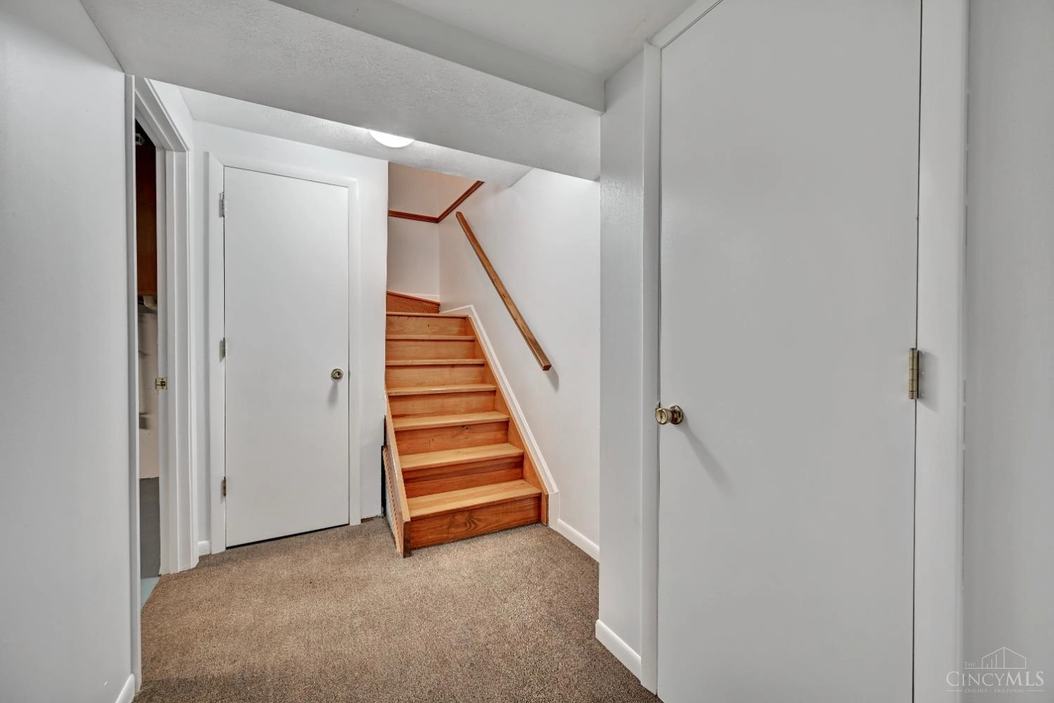 1063 Newcastle Dr, Cincinnati, OH 45231 photo 24