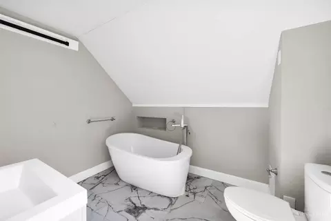 Bath - 6923 Buckingham Pl, Cincinnati, OH 45227 photo 6 of 13
