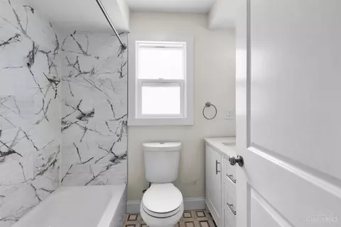 Bath - 6923 Buckingham Pl, Cincinnati, OH 45227 photo 1 of 13