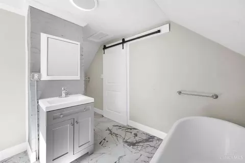 Bath - 6923 Buckingham Pl, Cincinnati, OH 45227 photo 7 of 13
