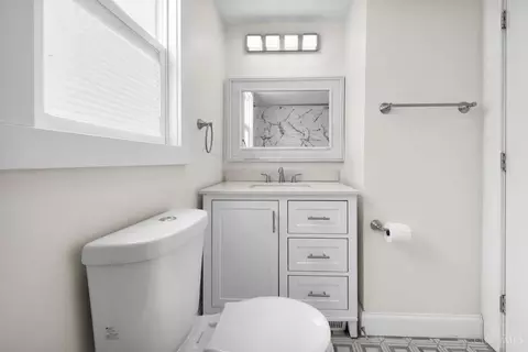 Bath - 6923 Buckingham Pl, Cincinnati, OH 45227 photo 2 of 13