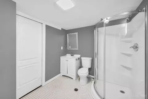 Bath - 6923 Buckingham Pl, Cincinnati, OH 45227 photo 11 of 13