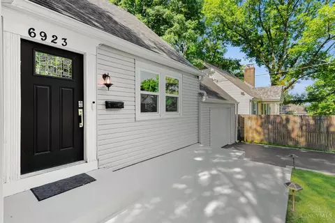 Exterior - 6923 Buckingham Pl, Cincinnati, OH 45227 photo 6 of 17