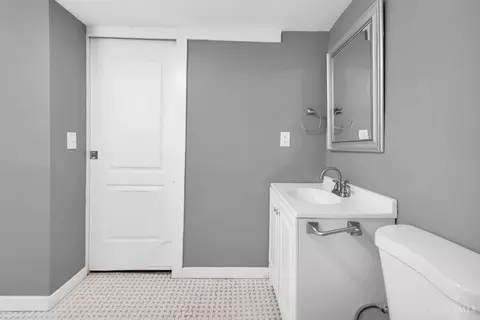 Bath - 6923 Buckingham Pl, Cincinnati, OH 45227 photo 12 of 13