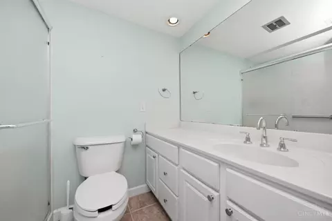 Bath - 35 Stillmeadow Dr, Pierce Twp, OH 45102 photo 1 of 2