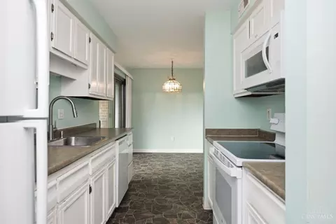 Kitchen - 35 Stillmeadow Dr, Pierce Twp, OH 45102 photo 2 of 3
