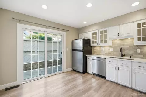 Kitchen - 7258 Galbraith Rd, Cincinnati, OH 45243 photo 2 of 3