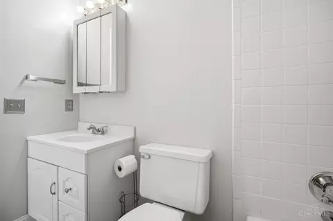 Bath - 7258 Galbraith Rd, Cincinnati, OH 45243 photo 6 of 6