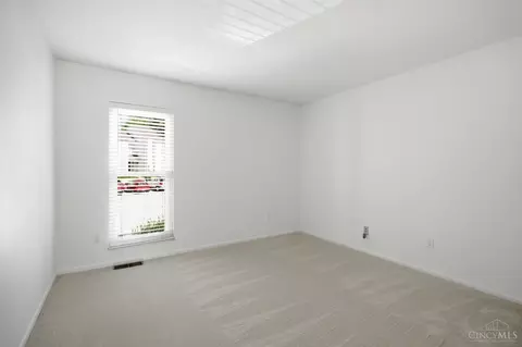 Bedroom - 7258 Galbraith Rd, Cincinnati, OH 45243 photo 2 of 4