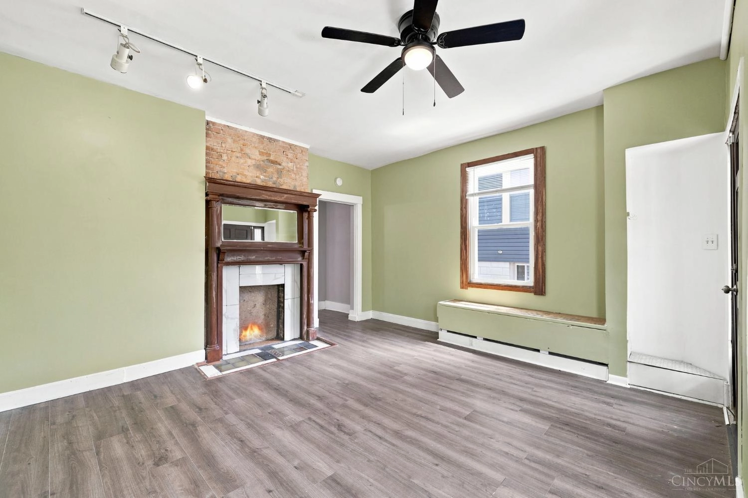 Living - 2530 Hemlock St, Cincinnati, OH 45206 photo 2 of 3