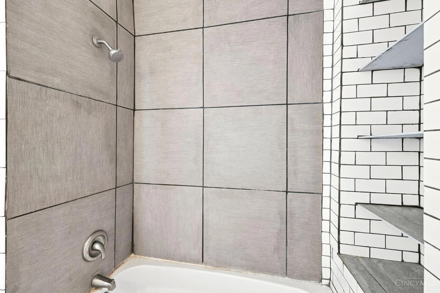 Bath - 2530 Hemlock St, Cincinnati, OH 45206 photo 3 of 4