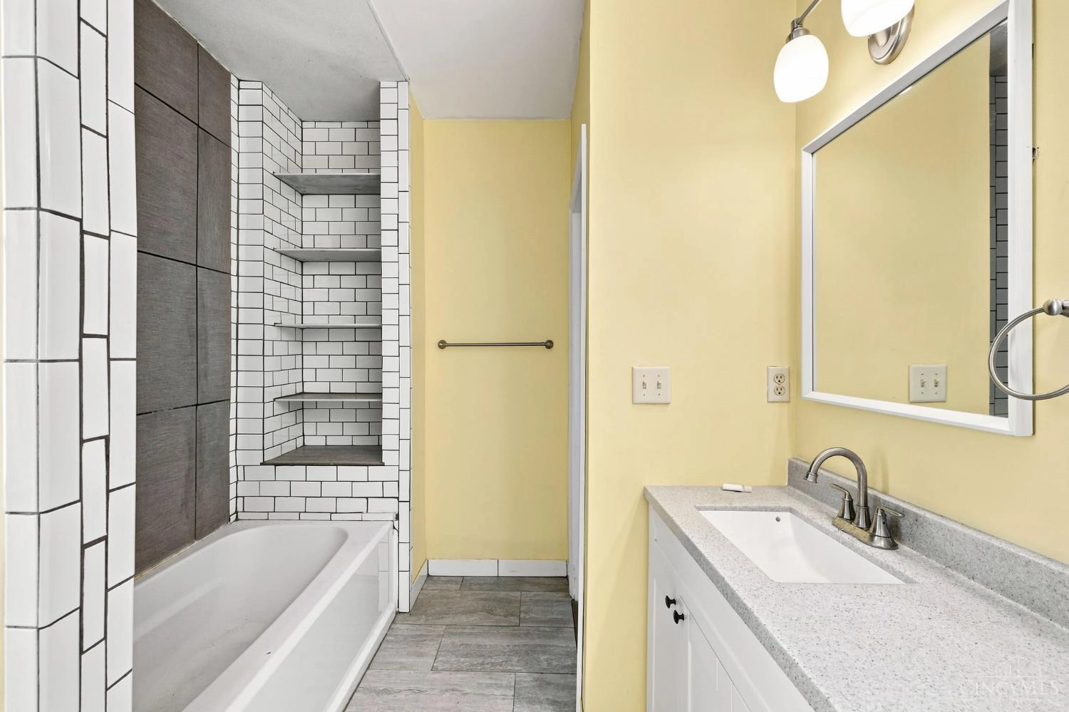Bath - 2530 Hemlock St, Cincinnati, OH 45206 photo 4 of 4