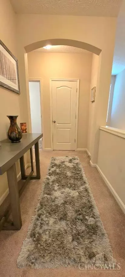 Entry Way - 1002 Lost Xing, Cincinnati, OH 45231 photo 4 of 5