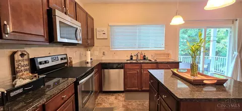 Kitchen - 1002 Lost Xing, Cincinnati, OH 45231 photo 3 of 4