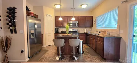 Kitchen - 1002 Lost Xing, Cincinnati, OH 45231 photo 2 of 4