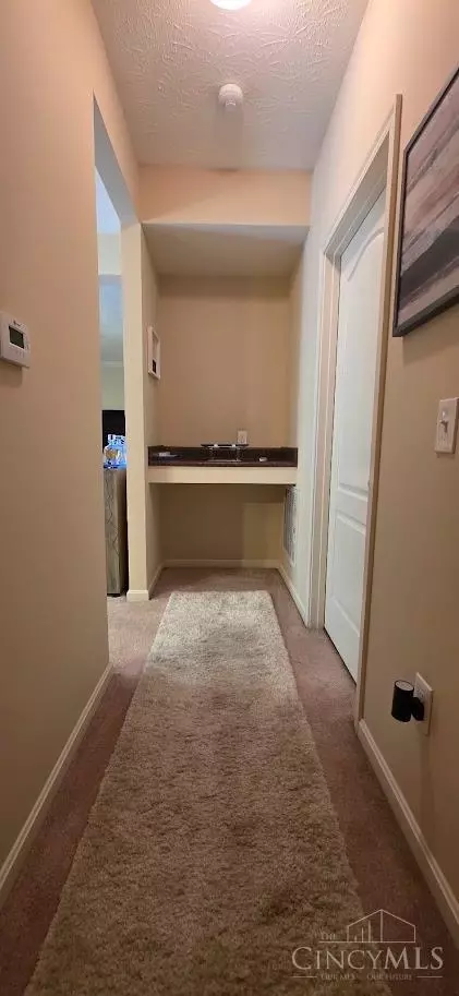 Entry Way - 1002 Lost Xing, Cincinnati, OH 45231 photo 3 of 5