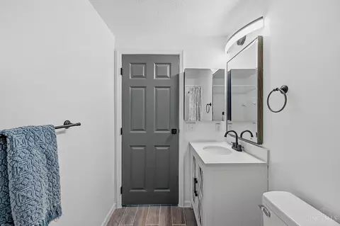 Bath - 491 Halifax Cir, Cincinnati, OH 45244 photo 2 of 3