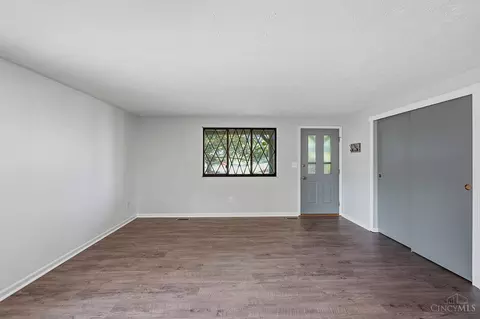Living - 491 Halifax Cir, Cincinnati, OH 45244 photo 2 of 5