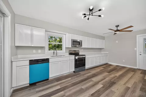 Kitchen - 904 Locust Corner Rd, Cincinnati, OH 45245 photo 2 of 4