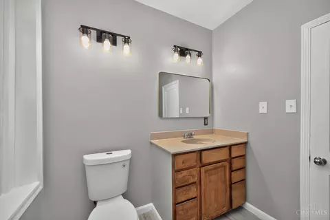 Bath - 904 Locust Corner Rd, Cincinnati, OH 45245 photo 2 of 3