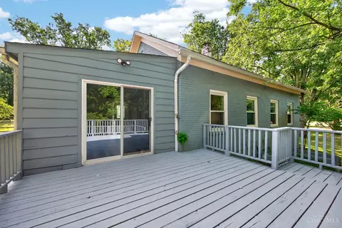 Exterior - 904 Locust Corner Rd, Cincinnati, OH 45245 photo 6 of 13