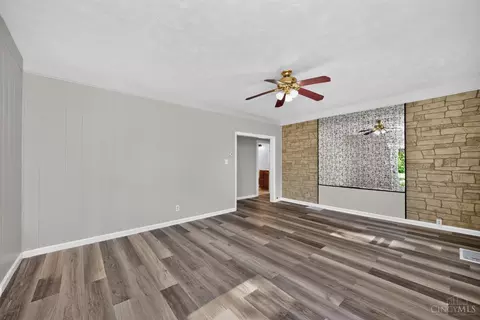 Living - 904 Locust Corner Rd, Cincinnati, OH 45245 photo 2 of 4