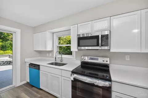 Kitchen - 904 Locust Corner Rd, Cincinnati, OH 45245 photo 3 of 4