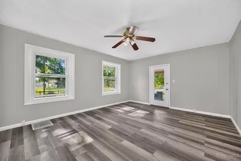 Living - 904 Locust Corner Rd, Cincinnati, OH 45245 photo 4 of 4