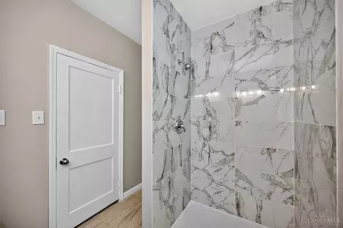 Bath - 904 Locust Corner Rd, Cincinnati, OH 45245 photo 3 of 3
