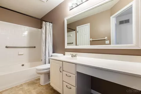 Bath - 2452 Doeview Ct, Cincinnati, OH 45230 photo 2 of 2
