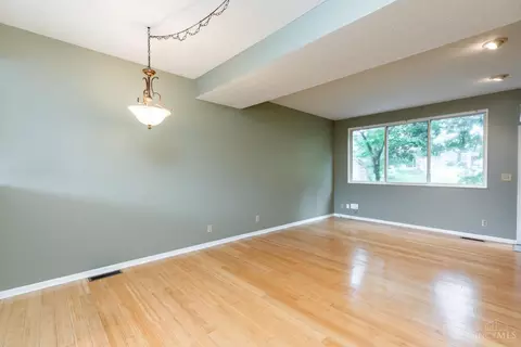 Living - 2452 Doeview Ct, Cincinnati, OH 45230 photo 1 of 6