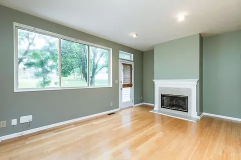 Living - 2452 Doeview Ct, Cincinnati, OH 45230 photo 3 of 6