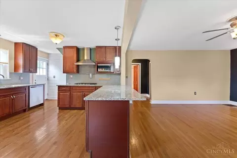 2304 Galbraith Rd, Cincinnati, OH 45237 photo 8