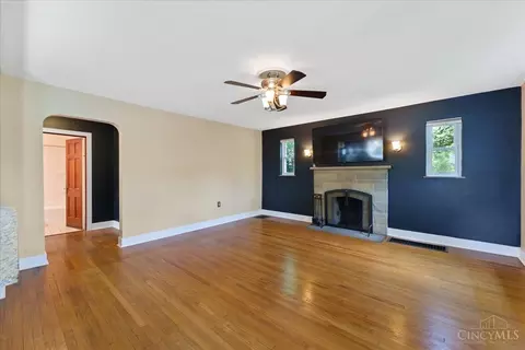 2304 Galbraith Rd, Cincinnati, OH 45237 photo 4