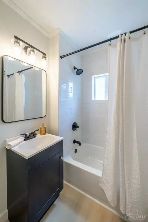 Bath - 1024 Ansel Dr, Kettering, OH 45419 photo 2 of 3