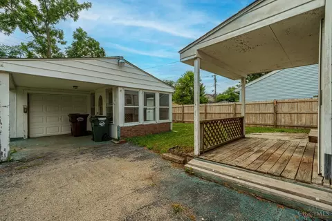 Exterior - 1024 Ansel Dr, Kettering, OH 45419 photo 4 of 7